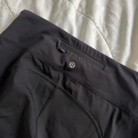 Lululemon | Black Leggings back pocket - Picture 4 of 9